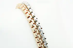 46 - Set van TWEE (2) 14 karaats wit en roségouden armbanden - dubbel geschakeld kopen? Bied vanaf 1170!