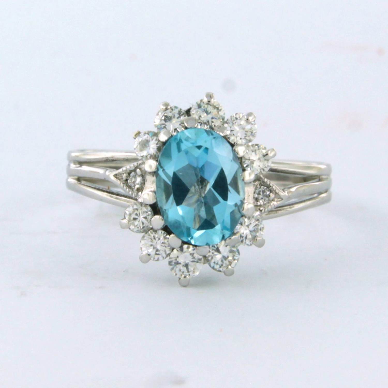 18k witgouden ring met topaz en briljant geslepen diamant 0.41 ct - rm 18.25 verkocht voor € 525!