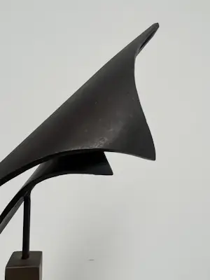 Ton Koops - bronzen sculptuur | 'Fokzeilen' | 1987 kopen? Bied vanaf 450!