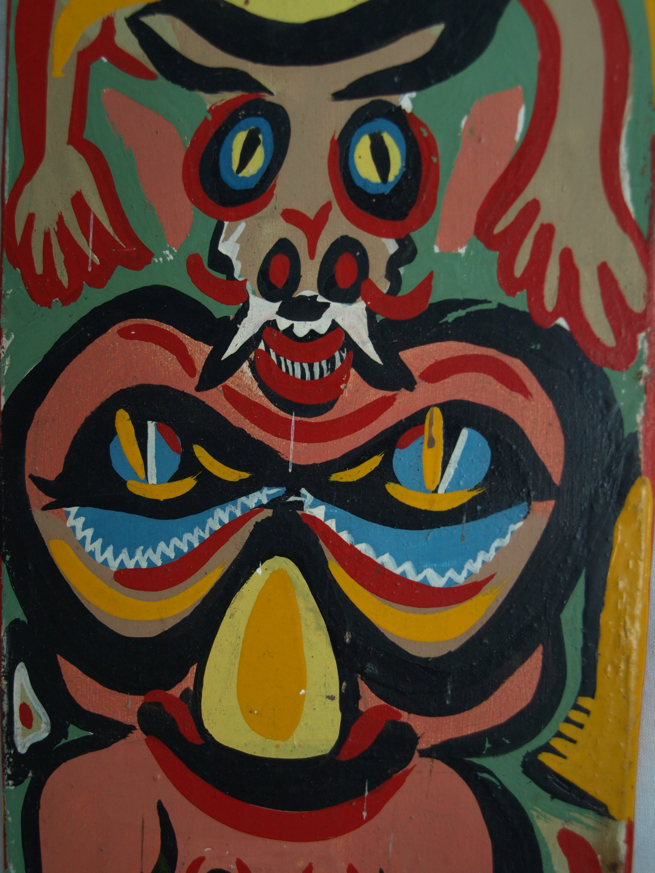 Niet of onleesbaar gesigneerd - Olieverf op houten frame , “Totempaal” – 68 cm hoog  kopen? Bied vanaf 1!