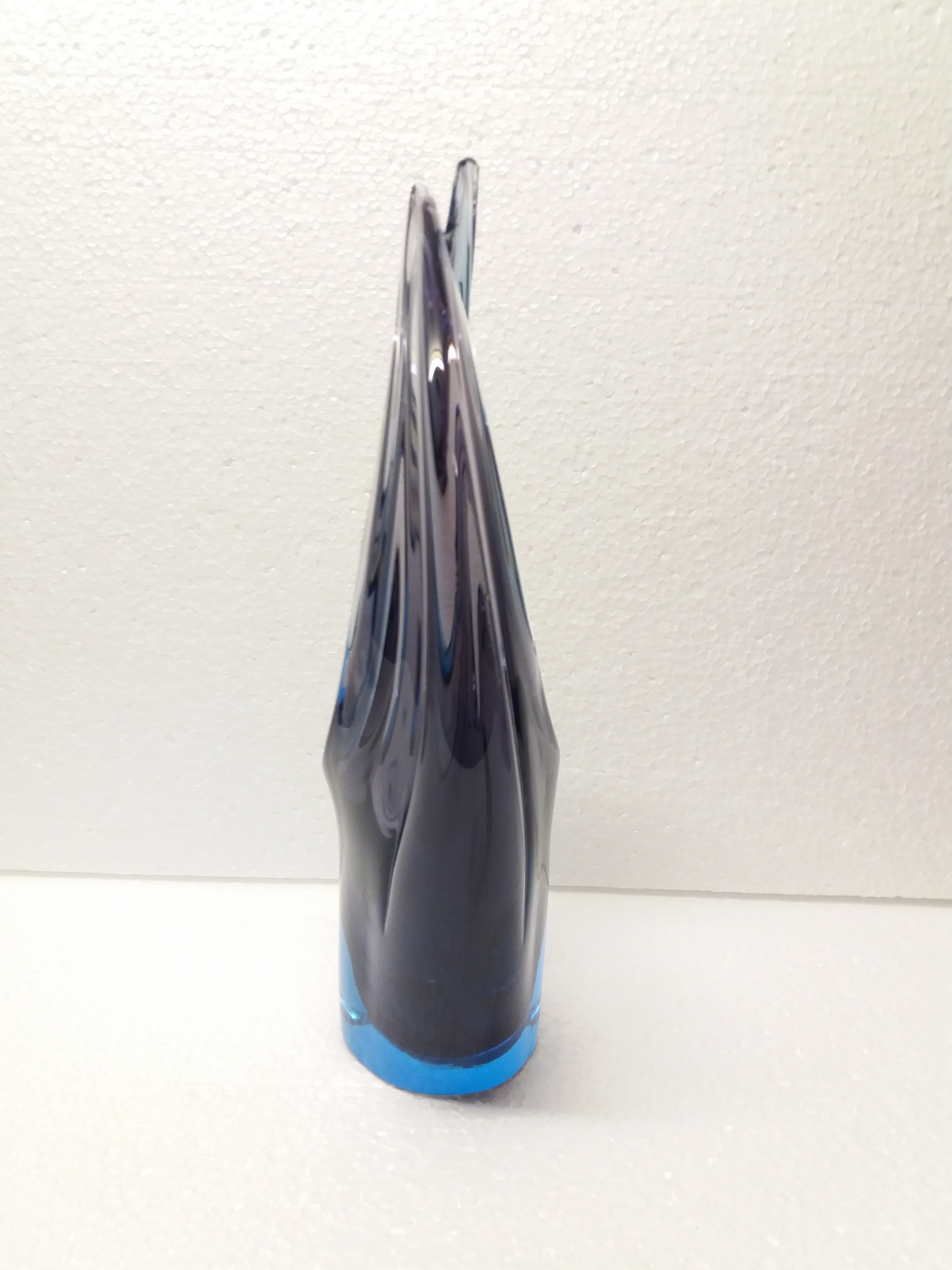 Niet of onleesbaar gesigneerd - Vintage blauwe glazen vaas Murano kopen? Bied vanaf 1!