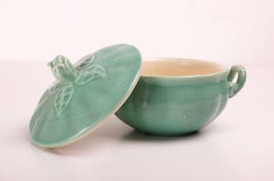 Plateelbakkerij Zuid-Holland - Groen art deco servies met floraal decor en oramentatie 1930's kopen? Bied vanaf 19!