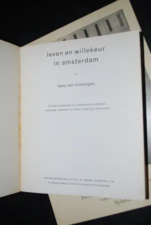 Harry van Kruiningen - 2 boekwerken: 33 etsen Amsterdam en 22 etsen Spinoza kopen? Bied vanaf 40!