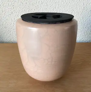 Anke van der Kwaak - Roze Raku gestookte kunst keramische vaas of urn kopen? Bied vanaf 1!