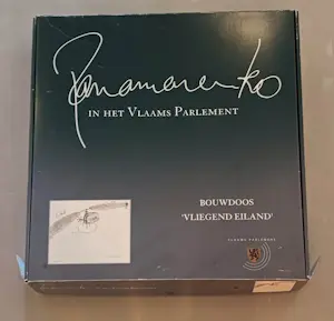 Panamarenko - Beeld: vliegend eiland in houten plateau + originele doos met beschrijving kopen? Bied vanaf 1995!