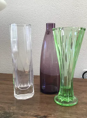 Niet of onleesbaar gesigneerd - 3 glazen vazen, kristal en handmade quality kopen? Bied vanaf 1!