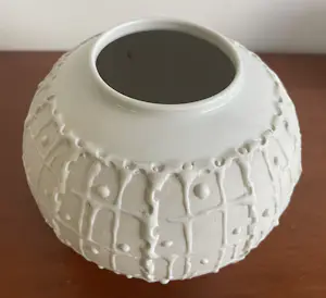 KPM Berlin - Op Art porseleinen bolvaasje kopen? Bied vanaf 45!