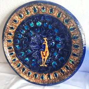 West Germany Ceramano - Wandteller Keramik mit Pfauenmotiv Mid-Century 1960er Jahre Größe 44 cm kopen? Bied vanaf 140!