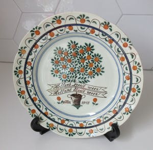 Plateelbakkerij Zuid-Holland - Platelen bevrijdingsbord "Holland groeit weer!" "Holland bloeit weer!" kopen? Bied vanaf 28!