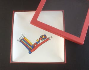 Niet of onleesbaar gesigneerd - YONG - DRIE PRESENTEERSCHALEN kopen? Bied vanaf 1!