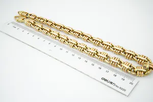 Groot en zwaar (90gram) 18 karaats bi-color gouden Givenchy stijl halssierraad kopen? Bied vanaf 3600!