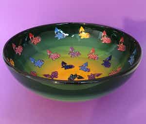 Niet of onleesbaar gesigneerd - Veelkleurige schaal met vissen verkocht voor € 1!