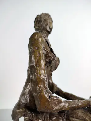 Wil Willemsen - Brons, Zittende dame kopen? Bied vanaf 200!