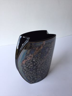 Jan van der Vaart - Taurusvaas , zwart, h 25 cm, beschilderd door H. Drexler, zeldzaam kopen? Bied vanaf 95!