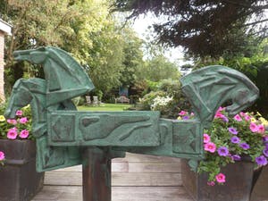 Eric Claus - 3 bronzen paarden hoofden Uniek groen patina groot beeld! kopen? Bied vanaf 949!