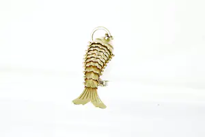 18- Sierlijke en flexibele 18 Krt geel-gouden "geschubte Vis" hanger kopen? Bied vanaf 130!