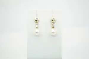 13 - Elegant paar 14krt geel- gouden oorstekers met diamantjes en parels kopen? Bied vanaf 310!