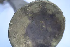 Yoruba - Bronzen Vrouw Elegante Afrikaanse sculptuur (20e eeuw) kopen? Bied vanaf 75!