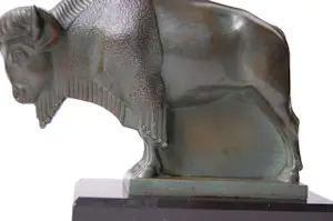 Max Le Verrier - Boekensteunen (2) - Gepatineerd metaal op marmer sokkel - Twee bizons kopen? Bied vanaf 750!