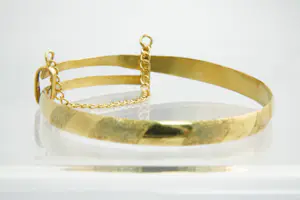 97 - Charmante, zo goed als nieuwe 18krt gouden schuifarmband met kettinkje kopen? Bied vanaf 920!