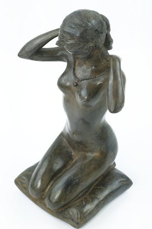 Pierre Chenet - Bronzen beeld van vrouwelijk naakt met halsketting kopen? Bied vanaf 295!