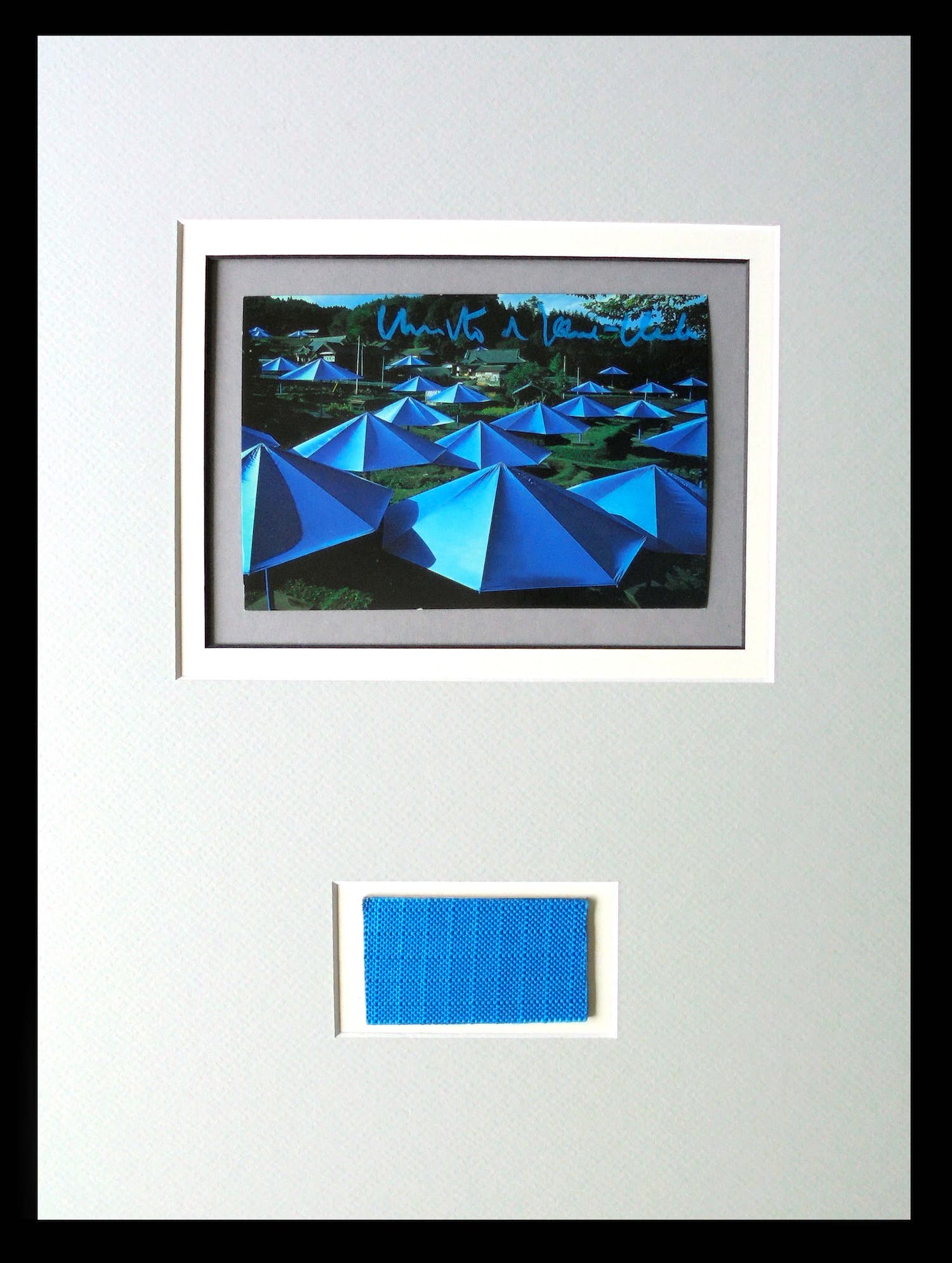 Christo - Project " The Umbrellas Japan" 1984/91- inc. original stofmonster-handgesigneerd verkocht voor € 1!