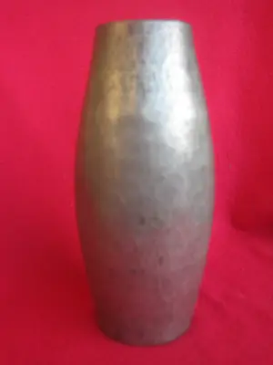 G.J. Kok - Tinnen gehamerde Amsterdamse School vaas. kopen? Bied vanaf 25!