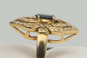 1237 - 14 krt goud & diamanten ring - grote 0.65ct diep-blauwe saffier! kopen? Bied vanaf 360!