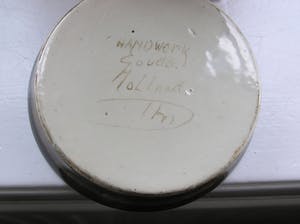 Niet of onleesbaar gesigneerd - Glansplatelen schaaltje in Art Nouveau stijl van Gouda Handwerk kopen? Bied vanaf 10!