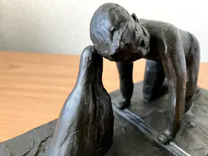 Corry Ammerlaan - Zwaar beeld [ 2,056 kg ] van jongen met dolfijn kopen? Bied vanaf 65!