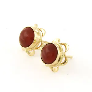 14k geel gouden oorknoppen bezet met koraal – 2.7 gram kopen? Bied vanaf 185!