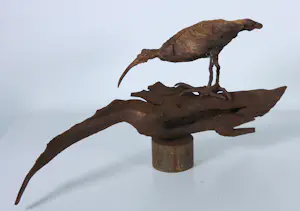 Paul Beckers - Twee sculpturen van hout, ijzer en terracotta, Vogels (ibis en uiltjes) + boek! kopen? Bied vanaf 250!