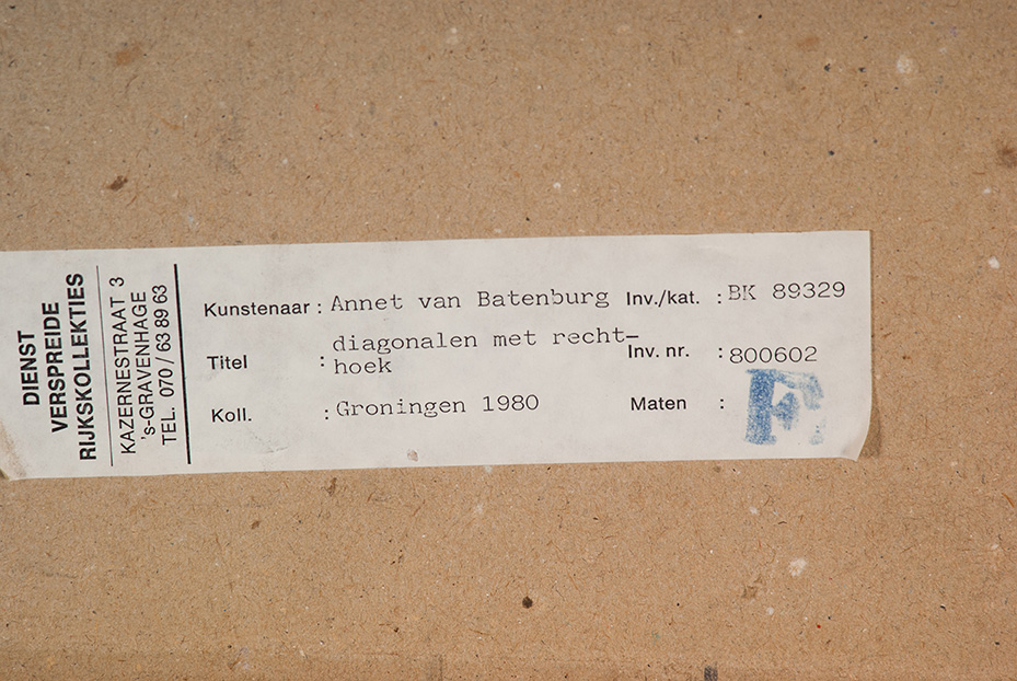 Annet van Batenburg - Diagonalen met rechthoek - Potlood en pastelkrijt op bruin papier - 1979 kopen? Bied vanaf 10!