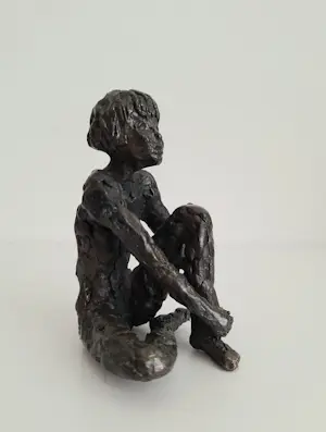 Astrid Veldhuyzen-Koppen - Zittend meisje kopen? Bied vanaf 99!