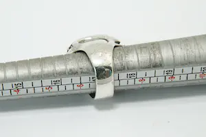 59 - Opvallende massief 1e ghlt zilveren Skull ring - met zwarte zirkonia kopen? Bied vanaf 50!