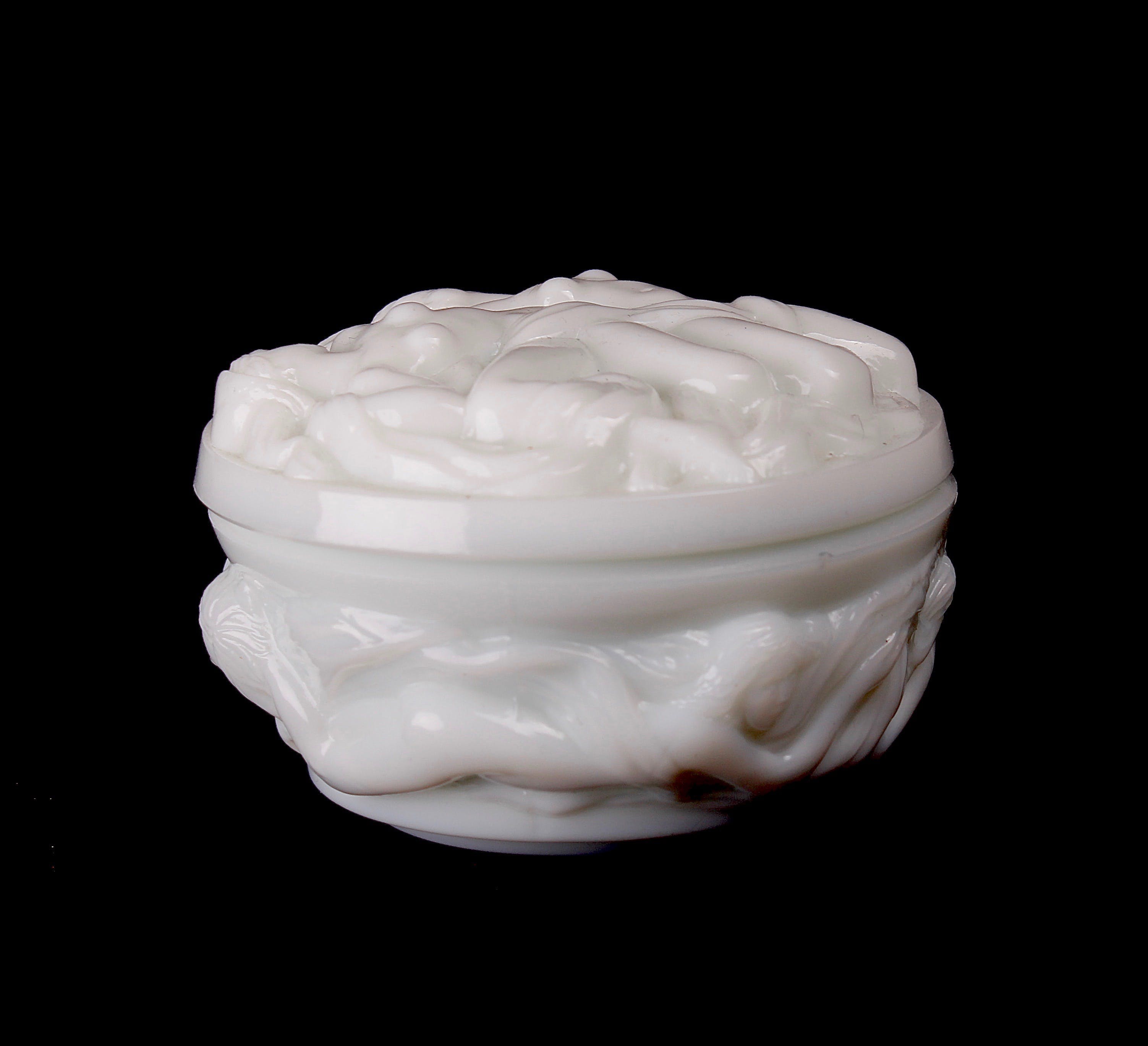 Curt Schlevogt - Art deco 'Ingrid' dekseldoosje met een reliëf decor van Vrouwelijk naakt | kopen? Bied vanaf 19!