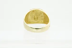 37- Mooi bewerkte, rechthoekige 14krt geel gouden Zodiac ring met schorpioen kopen? Bied vanaf 370!