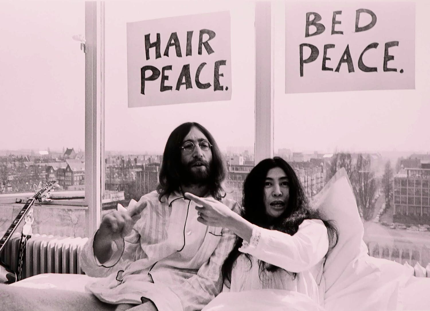 Nico Koster - Foto, John Lennon & Yoko Ono at Hilton Amsterdam verkocht voor € 100!