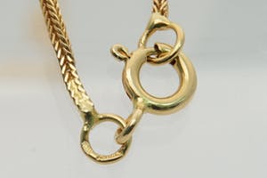 2524 - Stijlvol 18 karaats geel-gouden dames Dokiya "balletjes" halssieraad. kopen? Bied vanaf 220!