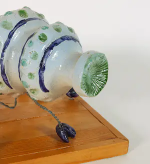 Agnes Berck - Twee insecten van keramiek en ijzer kopen? Bied vanaf 50!