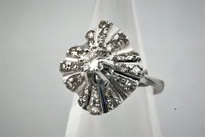 Opvallende wit-gouden (14 krt) & diamanten (ca.1ct ) dames "cocktail" ring kopen? Bied vanaf 380!
