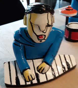 Herman Brood - Sculptuur van Kunsthars KEYBOARD PLAYER kopen? Bied vanaf 69!
