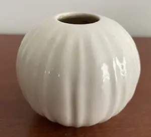 Porceleyne Fles - Delfts wit platelen bolvaasje kopen? Bied vanaf 20!