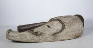 Fang - Groot houten Ngil masker met wit pigment en tattoo's onder ogen kopen? Bied vanaf 100!