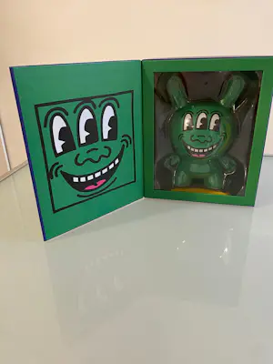Keith Haring - Kidrobot Three Eyed Monster 8" Dunny Green kaufen? Bieten Sie von 200!