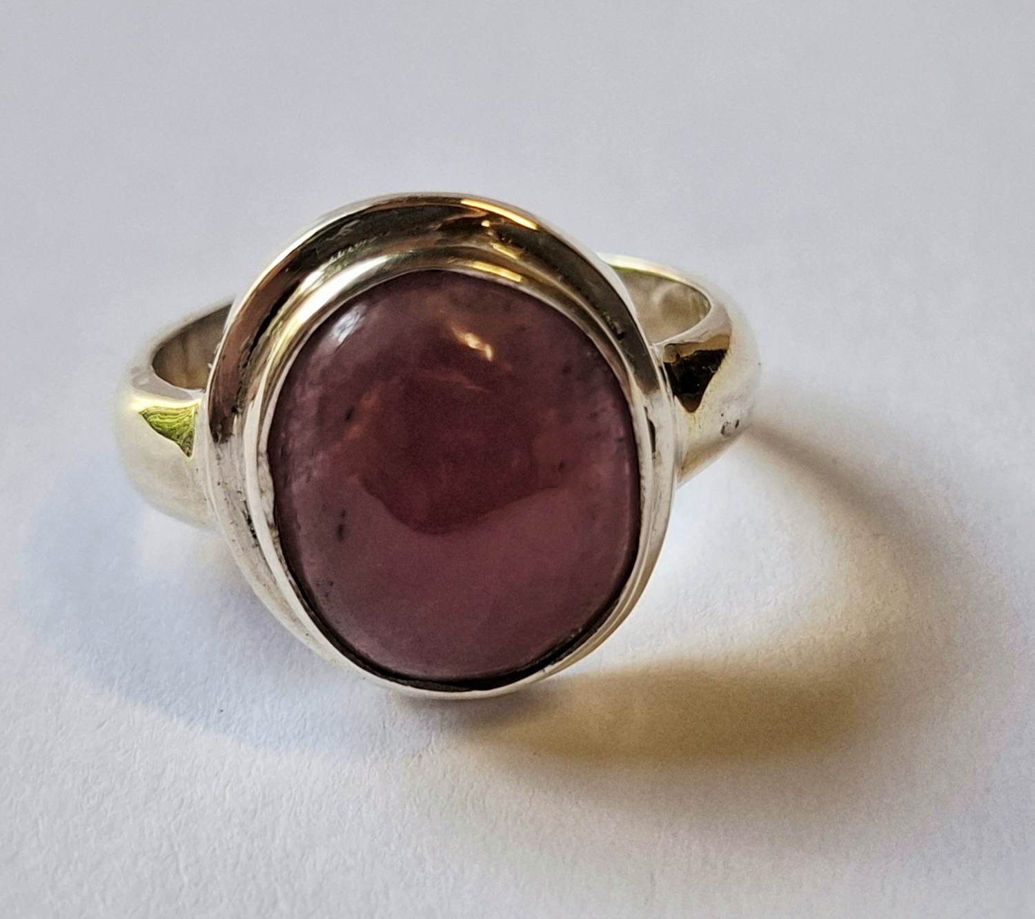 Buy Nieuwe Zilveren ring  met natuurlijke ovale halfronde  Robijn.? Bid from 65!