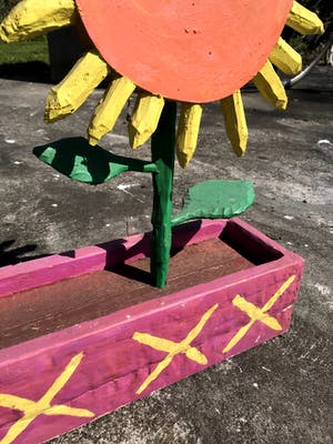 Peter Bastiaanssen - Zonnebloemen in Roze Bak - Hout kopen? Bied vanaf 1!