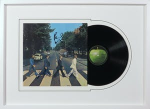 The Beatles - Abbey Road - Gesigneerd door 3 van de 4 bandleden kopen? Bied vanaf 1!