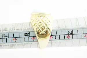 112- Grote Surinaamse mooi bewerkte 18 krt geel gouden kleursteen (wit) ring kopen? Bied vanaf 370!