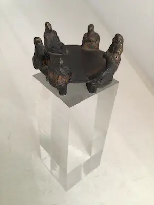 Corry Ammerlaan - Sculptuur “ In Overleg “ kopen? Bied vanaf 1!